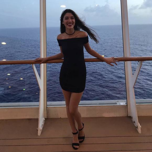 Meet your Posher, Julia - Picture 2 of 5